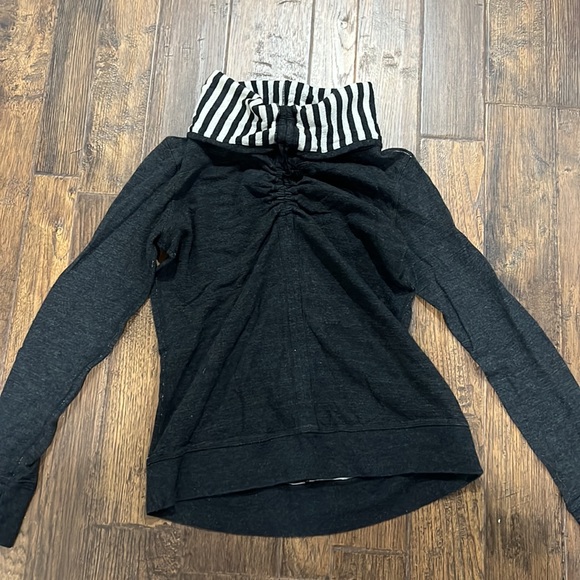 Lululemon — In a Cinch Reversible - Picture 2 of 3